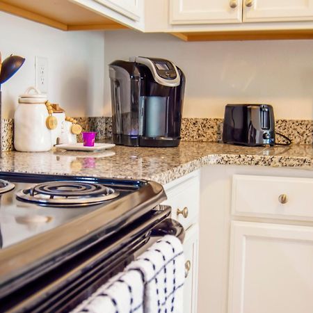 Cozy Condo, Minutes From Broadwy, Sleeps 5 Nashville Buitenkant foto